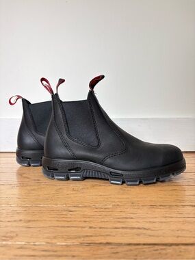 NIB Redback Easy Escape Boot US men’s 8 women’s 9.5
